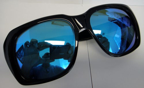 BLACK_BLUE_POL_GLASS4.jpg