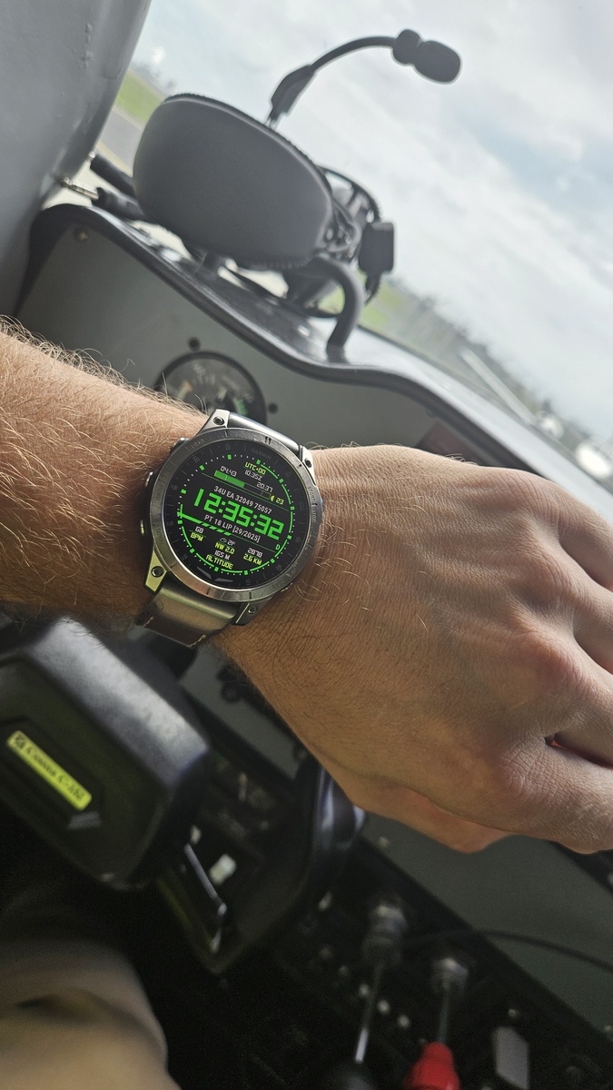 Garmin D2.jpeg