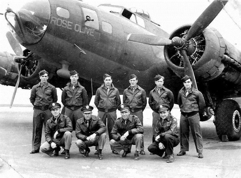 457th_Bombardment_Group_-_B-17_Flying_Fortress_-_Crew.Rose_Olive.jpg