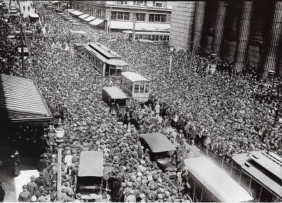 crowd_houdini_small.jpg
